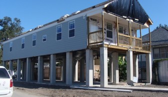 Under construction in 2007, the house did not yet have the paved front yard. 